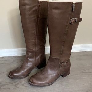 Women’s leather boots